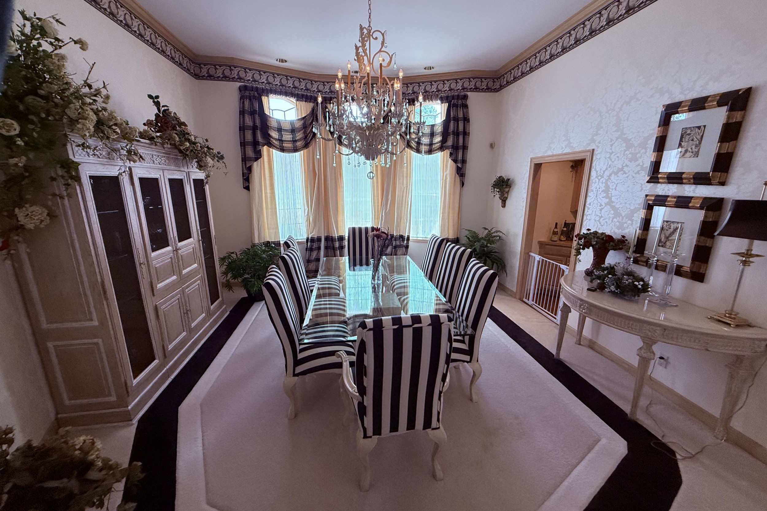 Professional dining room cleaning services